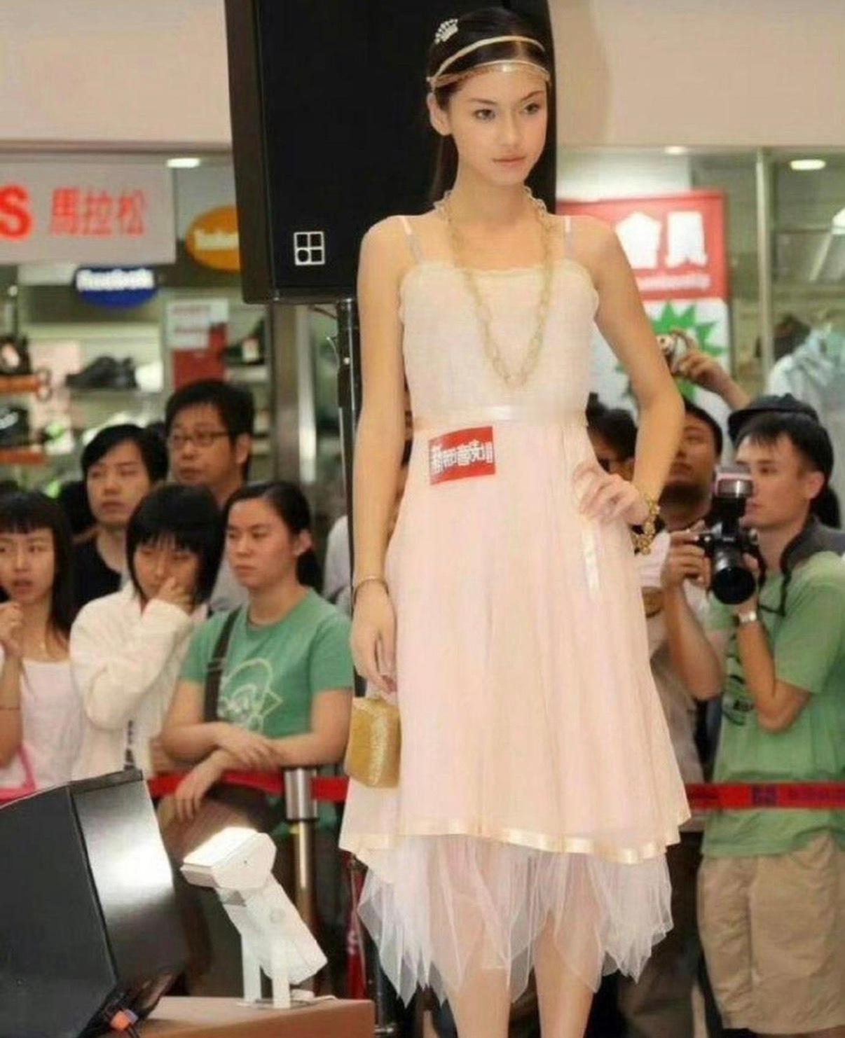 Angelababy和文咏珊17岁同台，俩姑娘都贼清秀！​​​