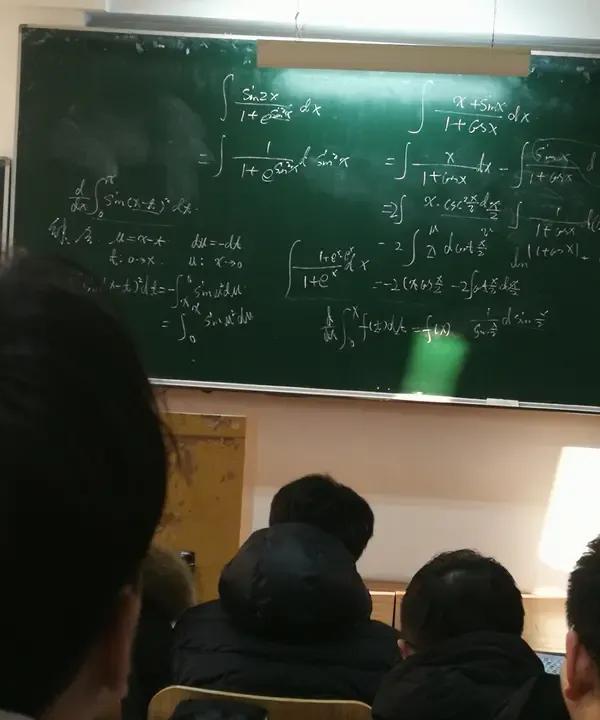 文科生，要不要把更多精力放在数学上？确实，文科班的数学都不太好。最高的120