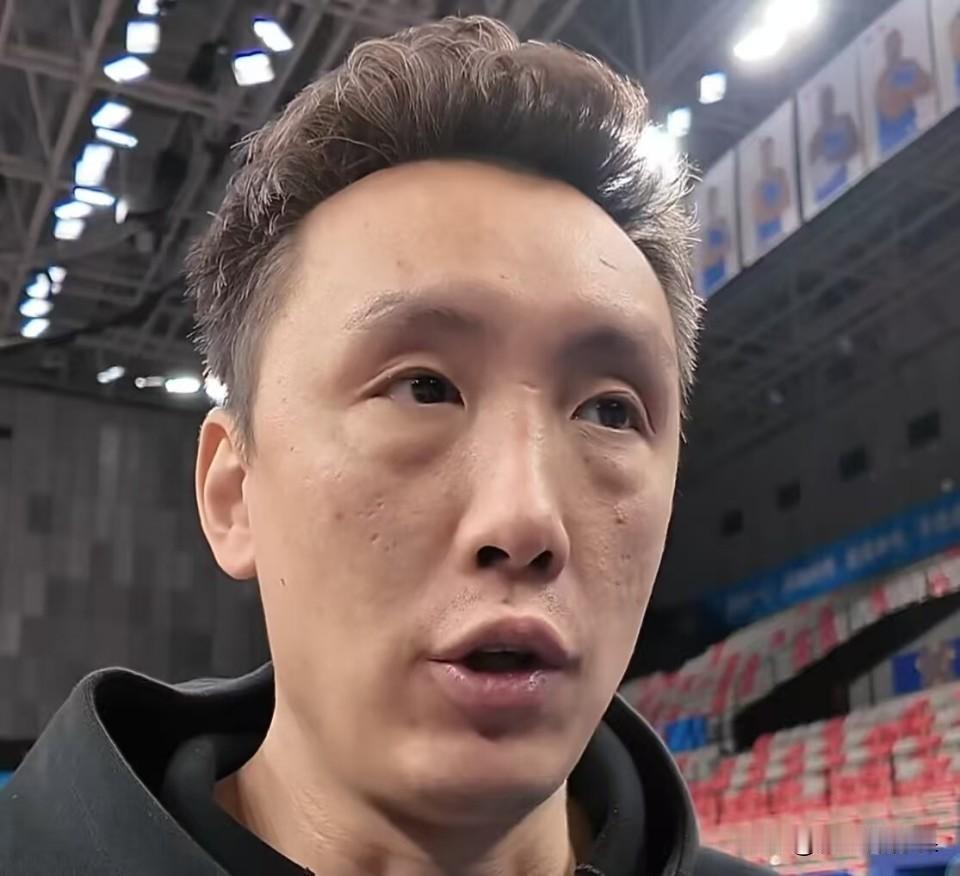 江苏男篮主教练易立谈贾尔斯离队，他是这样子说的:贾尔斯是个职业态度和能力非常