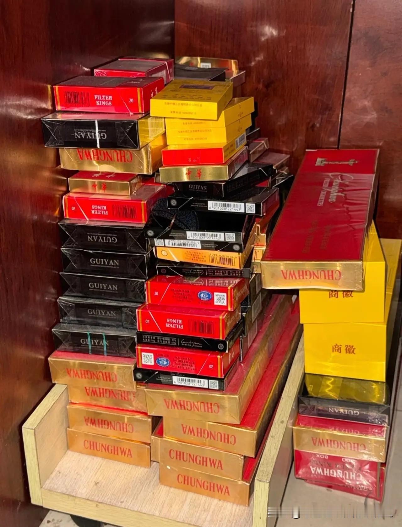 一觉醒来，老烟民的日子是真要“紧”起来了！12月5号国务院开了场重磅常务会，