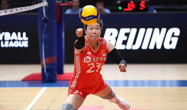 舆论炸锅！17岁张籽萱惨遭弃用，无缘女排亚锦赛，赵勇赌太大了中国女排亚锦赛名