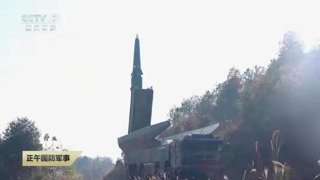 新版东风-17重磅官宣，双锥体新构型亮相直接炸场，咱们在高超音速武器领域的领先地