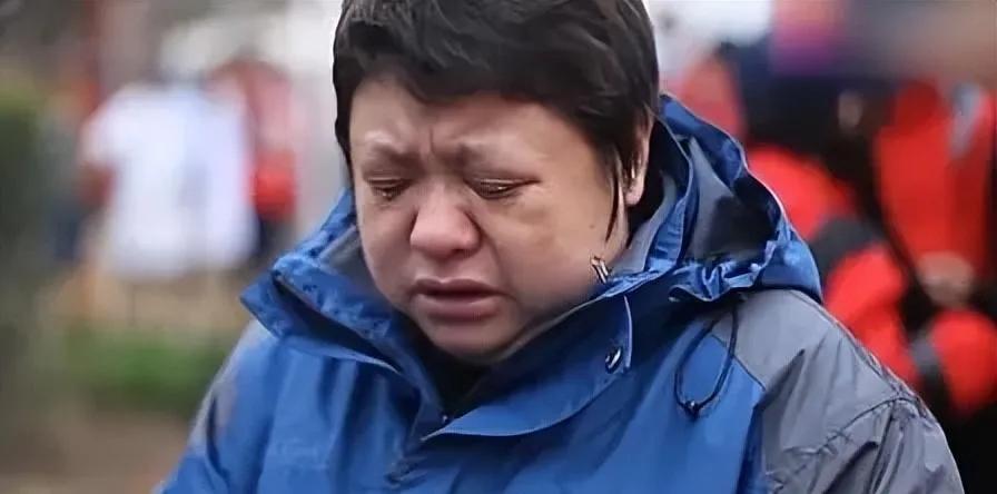 韩红藏了三十年的家世最近被揭开，着实让不少人惊讶。她的父亲韩德江并非普通文工团演