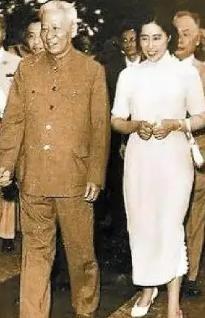 1948年，刘少奇在西柏坡迎娶了他的第六任妻子王光美。这是刘少奇一生中最后一段婚