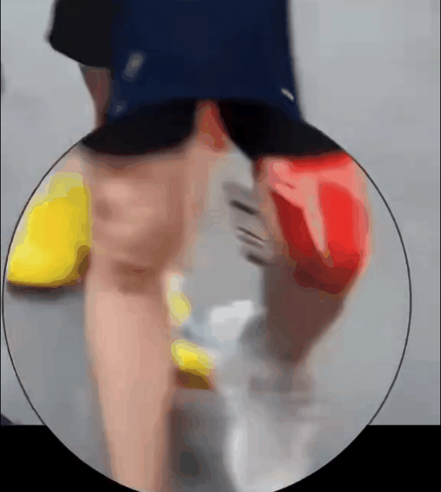莎莎和大头，这是换暗号了吗？混双结束后的采访莎莎踢了踢大头的脚，大头立马明白，