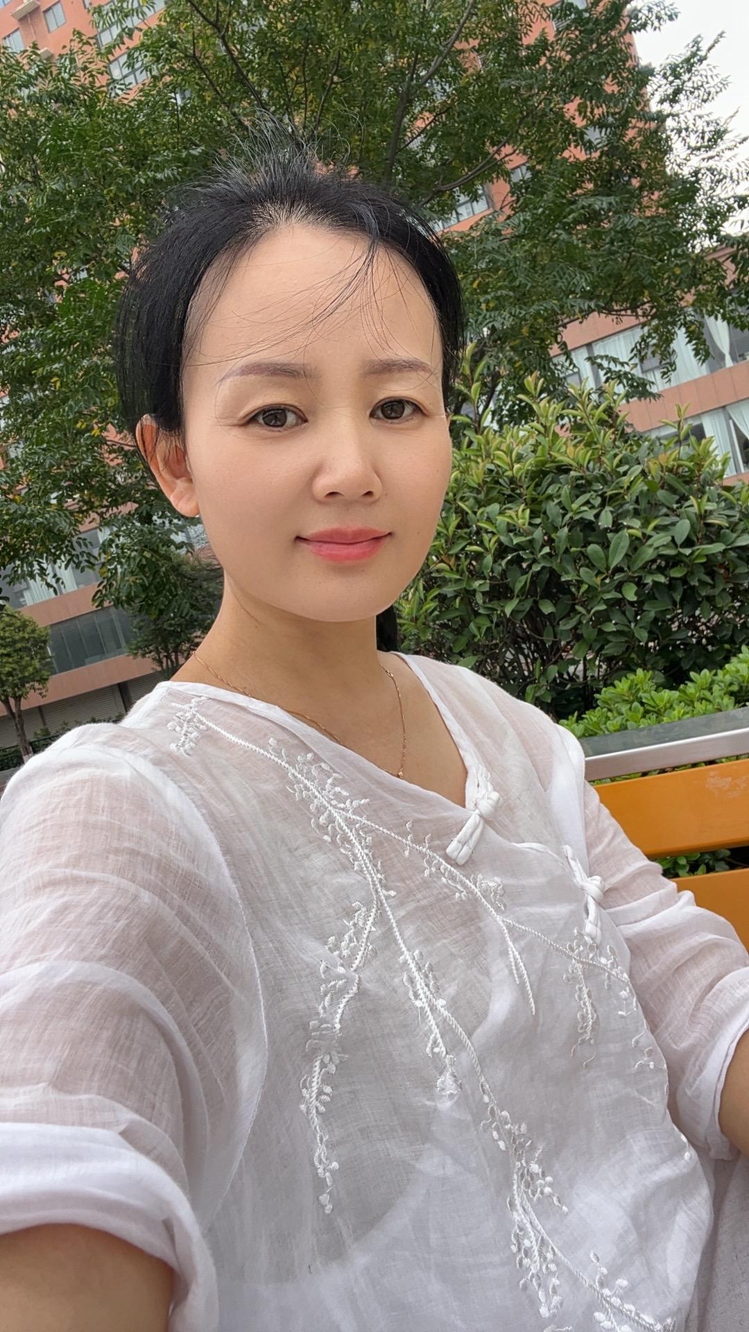 日子过得可真快啊，走着走着又走进了一年的秋天。一场秋雨过后，骨头缝里都...