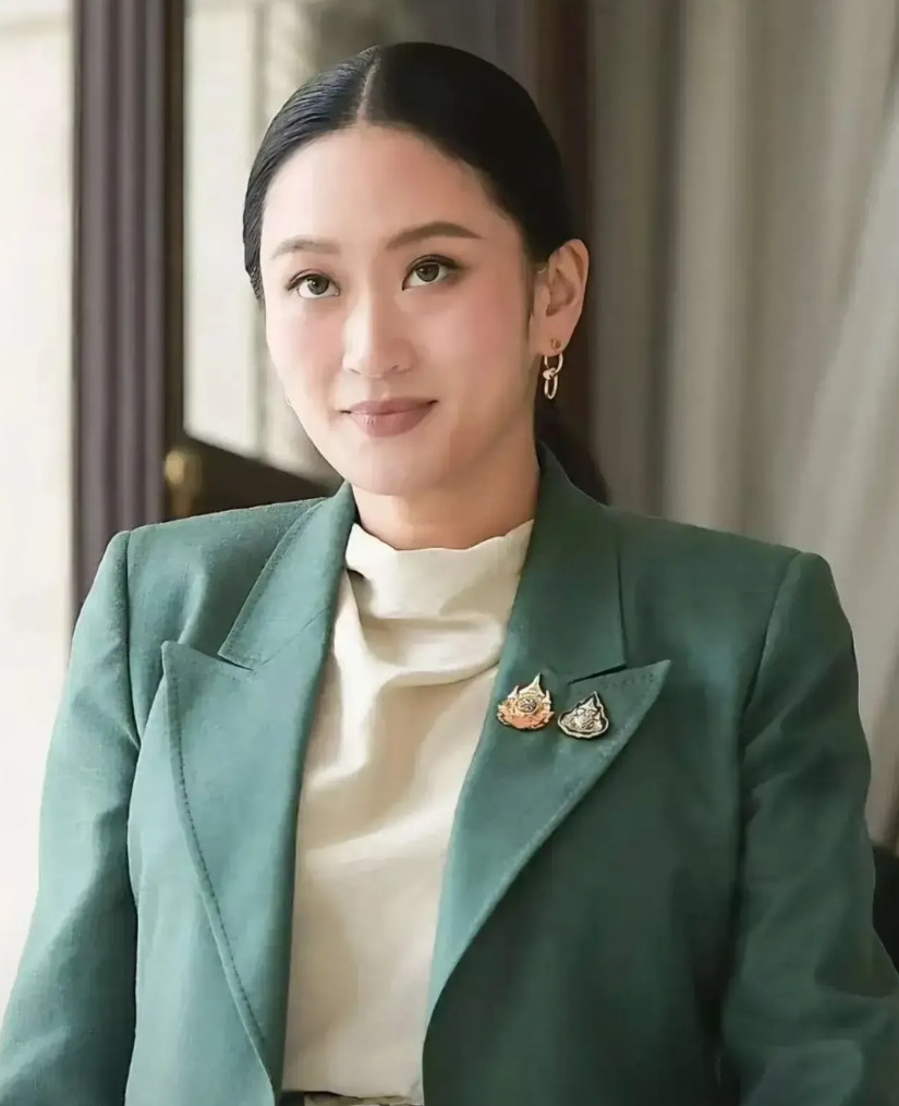 佩通坦重回总理大位还差一步！今天上午，泰国开会对佩通坦总理不信案进行投票，结果