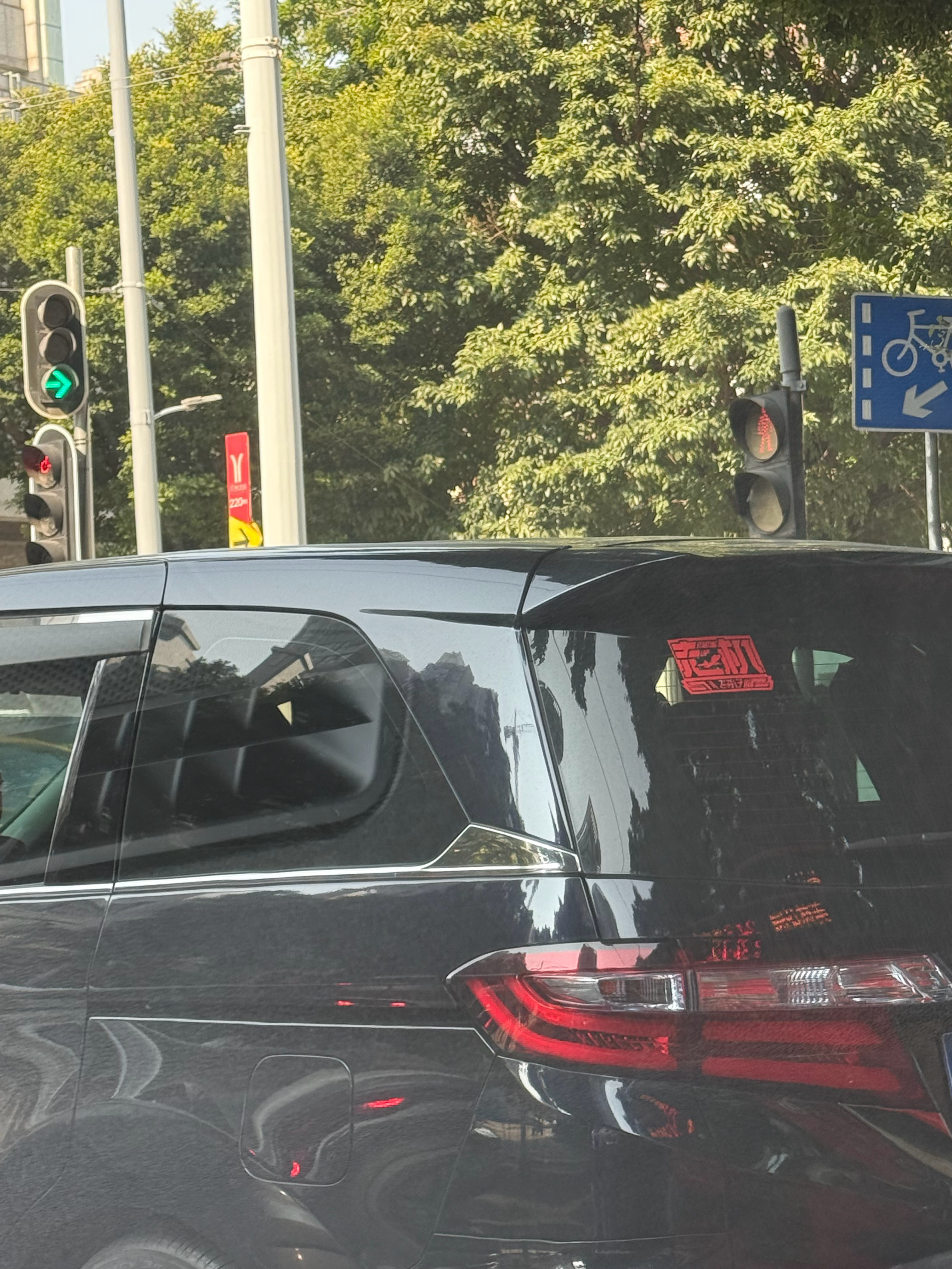 看得出，车主常爆胎