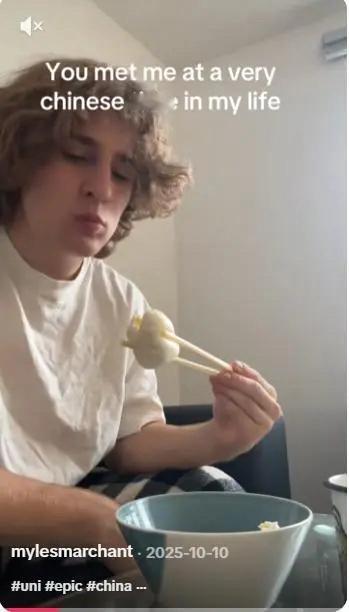 “有点紧张”我第一次变中国人。这一句简单的感慨，藏着的是跨越山海的热爱，更是