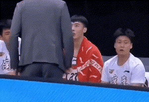 张明池休战一年是非常糊涂的，没有什么伤病，在俱乐部郁郁不得志，加上家人的离开让他