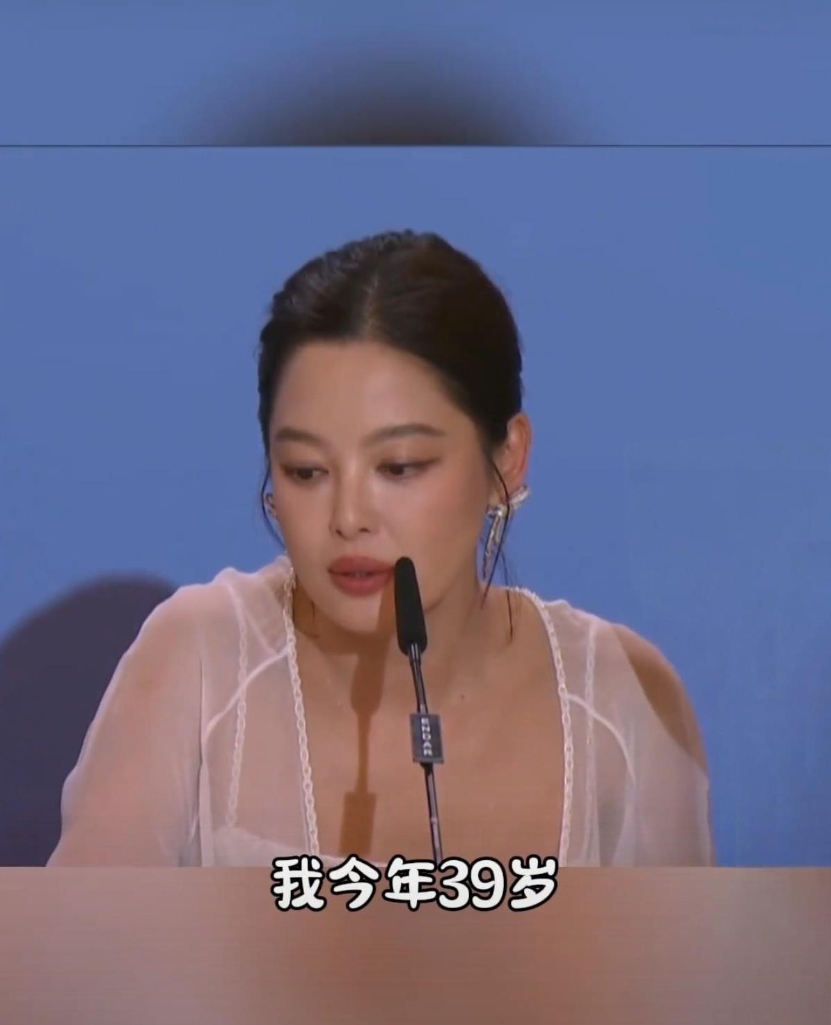我问老公，像辛芷蕾这样的女人，多数男人都会喜欢吗？老公认真想了一下，说：“辛芷