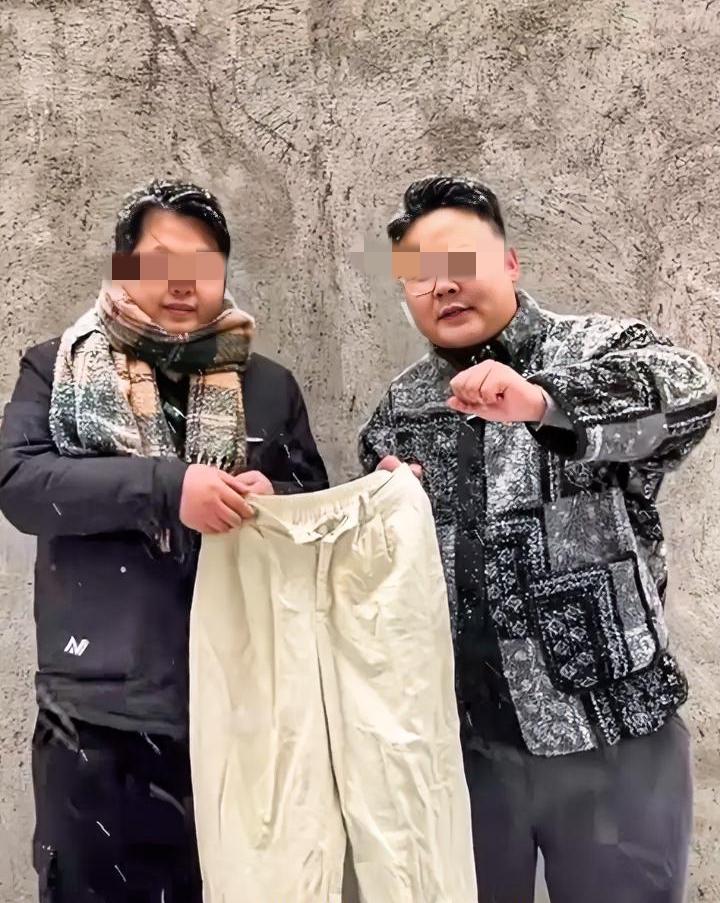 买棉服退裤子，商家想出口气，结果偷鸡不成蚀把米。近期河南一博主售卖了一件棉服，