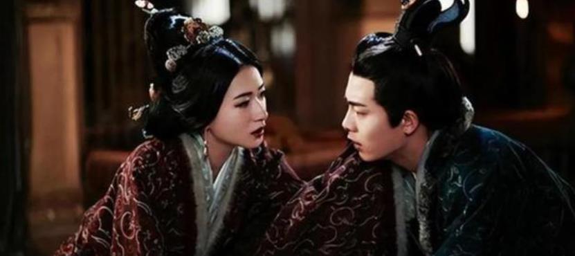 208年，35岁的蔡文姬嫁给了22岁的董祀，新婚之夜，董祀对三婚的蔡文姬，很是反
