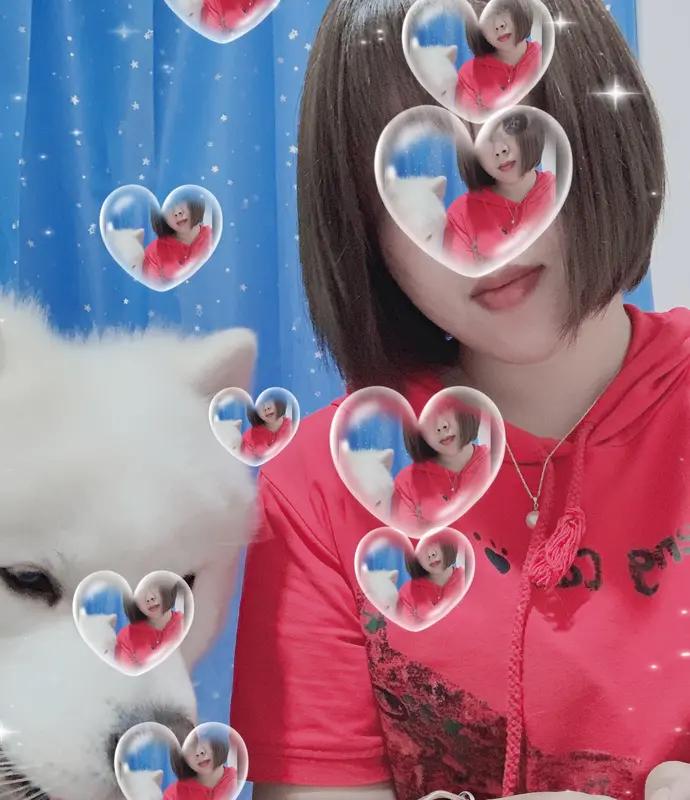 赵本山的女儿球球表示，很多人说她和哥哥没出息，全靠爸爸。但他们很知足，起码没给爸