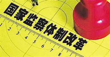 经常路过政府大院的朋友应该发现了，门口一堆牌匾看着一模一样，其实颜色分得特别讲究