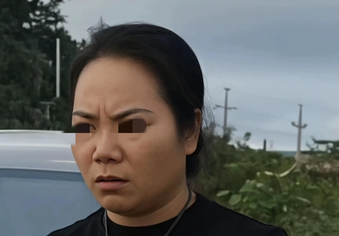 奔驰“亮证姐”身份已查清：民企员工，双方是未出五服的亲戚！该通报条理清晰，细致入