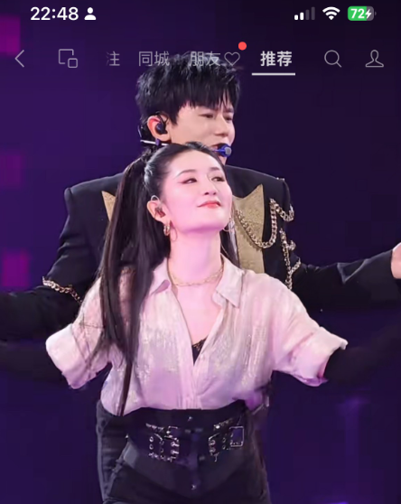 张杰谢娜的演唱会看了说实话谢娜跳舞和专业舞者差距很大，但着不重要啊，重要的是去