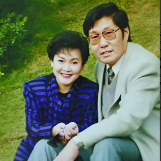 当年，李谷一嫁给金铁霖，婚后一直怀不上孩子，金铁霖主动提出离婚:“离婚吧，是我没