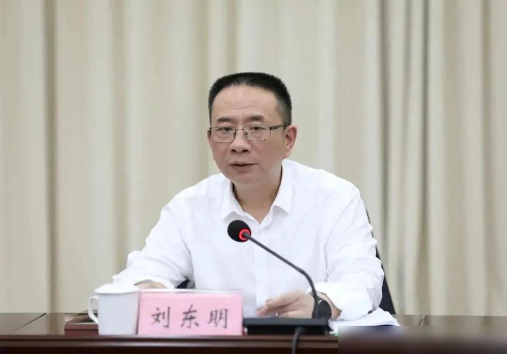 8月7日，贵州遵义刘东明，这位“脱贫明星”，栽在了人生后半场。以前好多人都觉