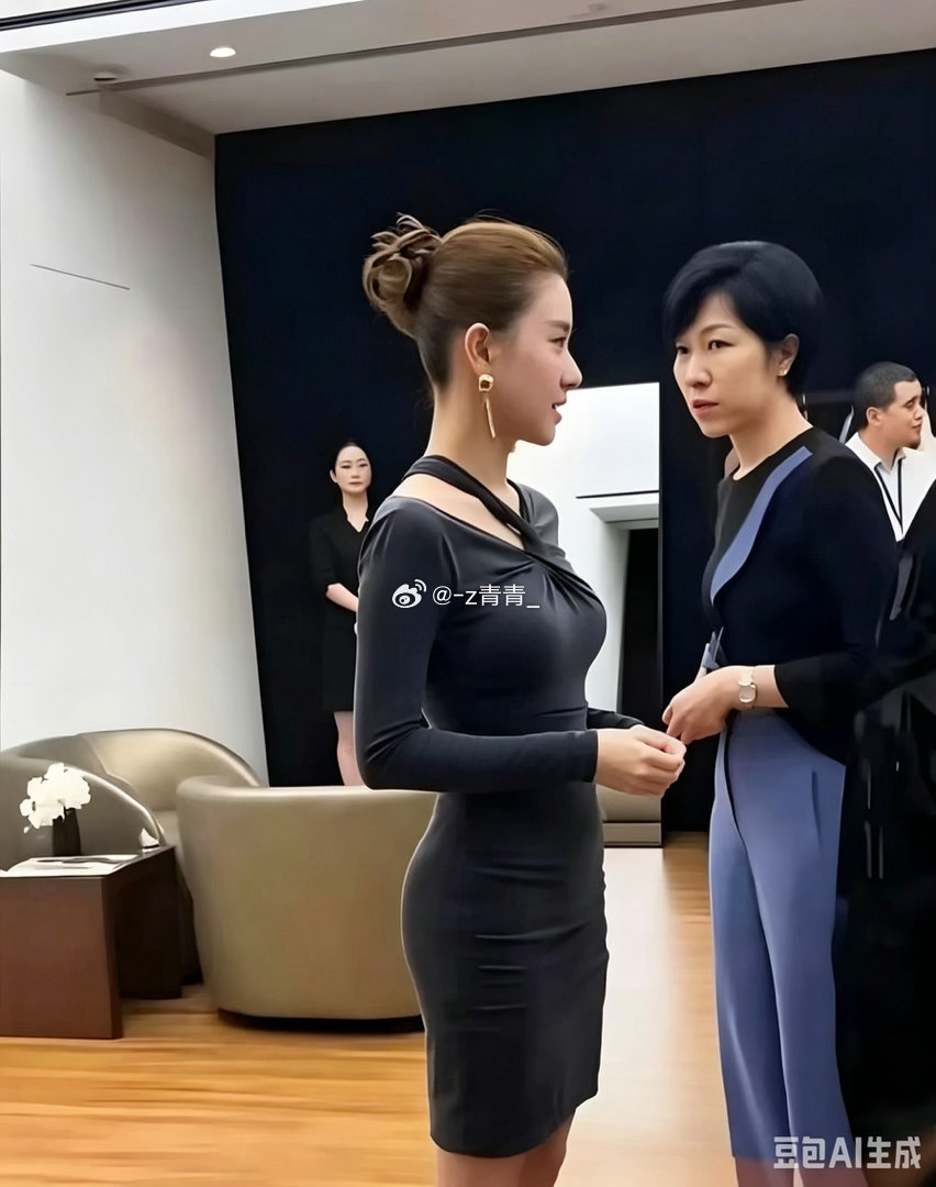 谁说何超莲不好看的？真人很漂亮的好嘛！