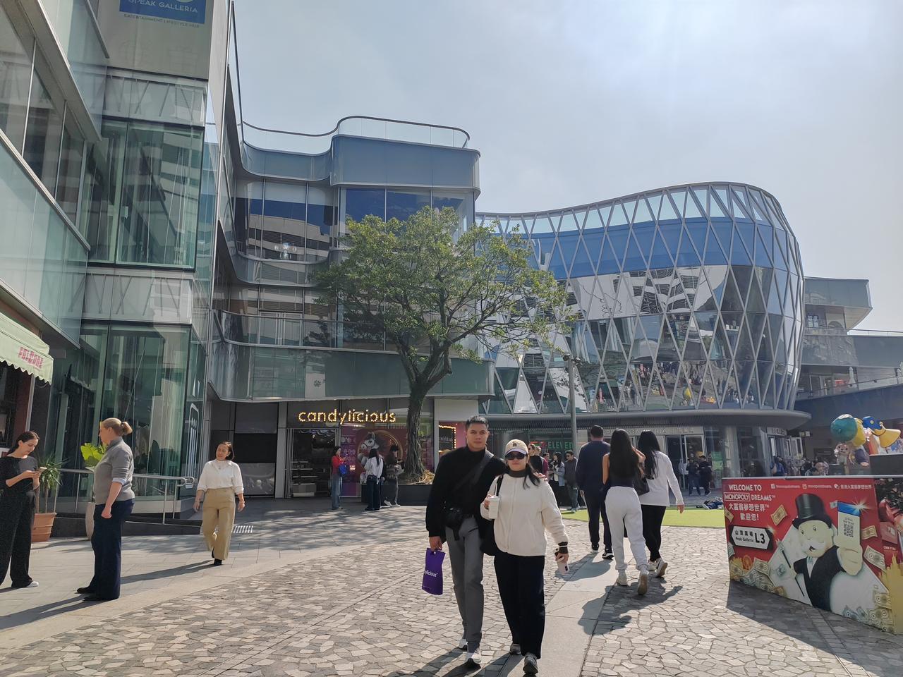 【太平山顶】这里是香港岛最高点，也是香港最受欢迎的名胜景点之一。在太平山顶可以