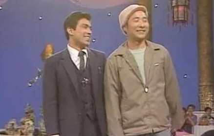 1984年除夕，春晚开播进入倒计时，突然，陈佩斯火冒三丈地对朱时茂说：“老茂，咱