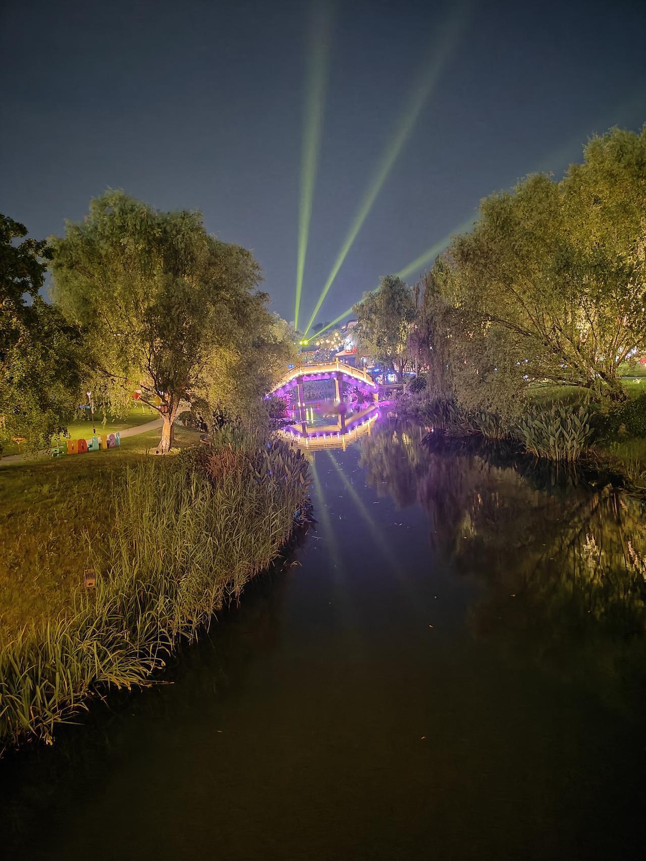 明天洗衣服时也试试12月28日，有女子分享了一项洗衣机洗衣新技