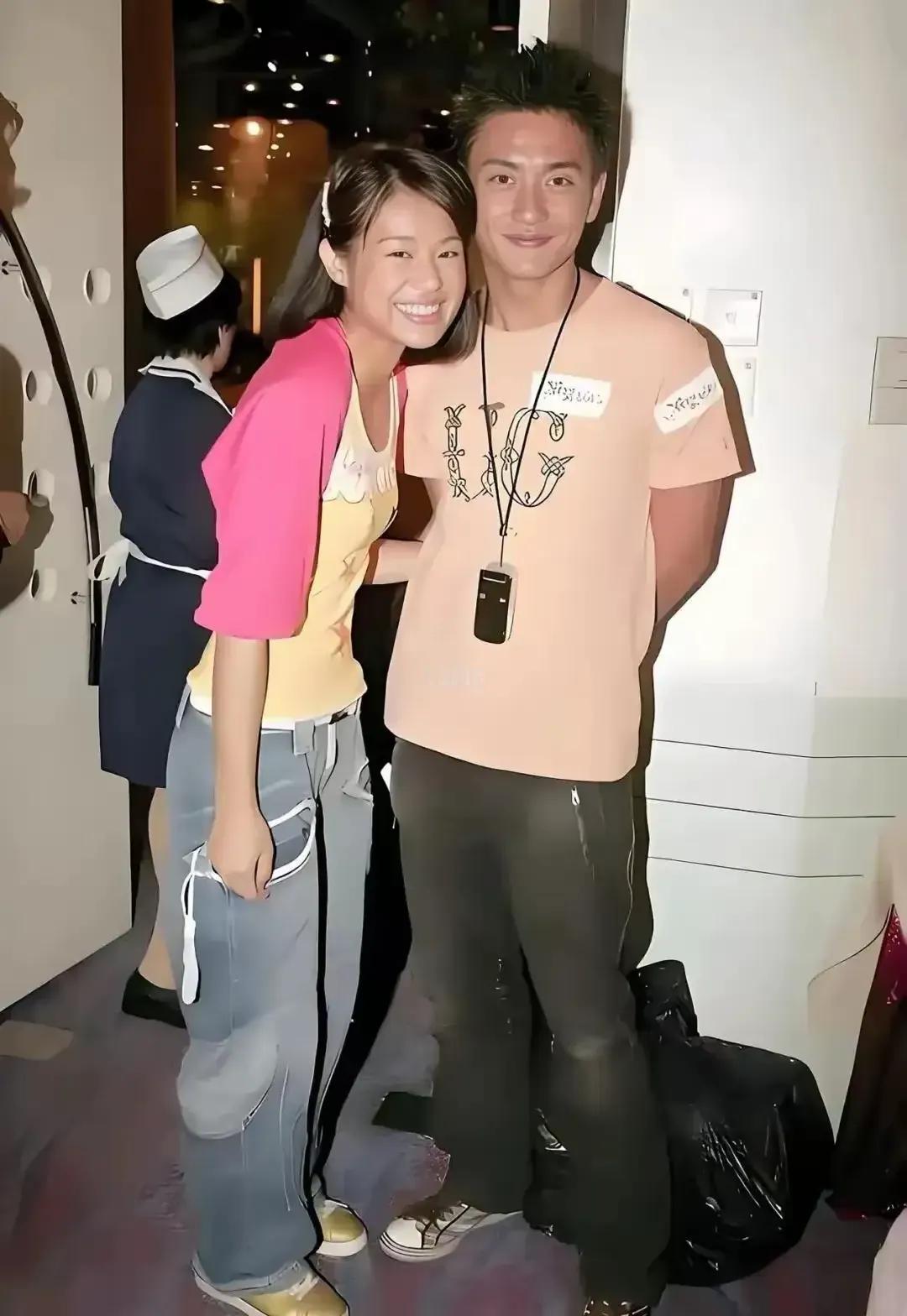 胡杏儿以前真的好喜欢黄宗泽，她的身体总是忍不住靠近黄宗泽，眼里都是甜蜜，脸上都是