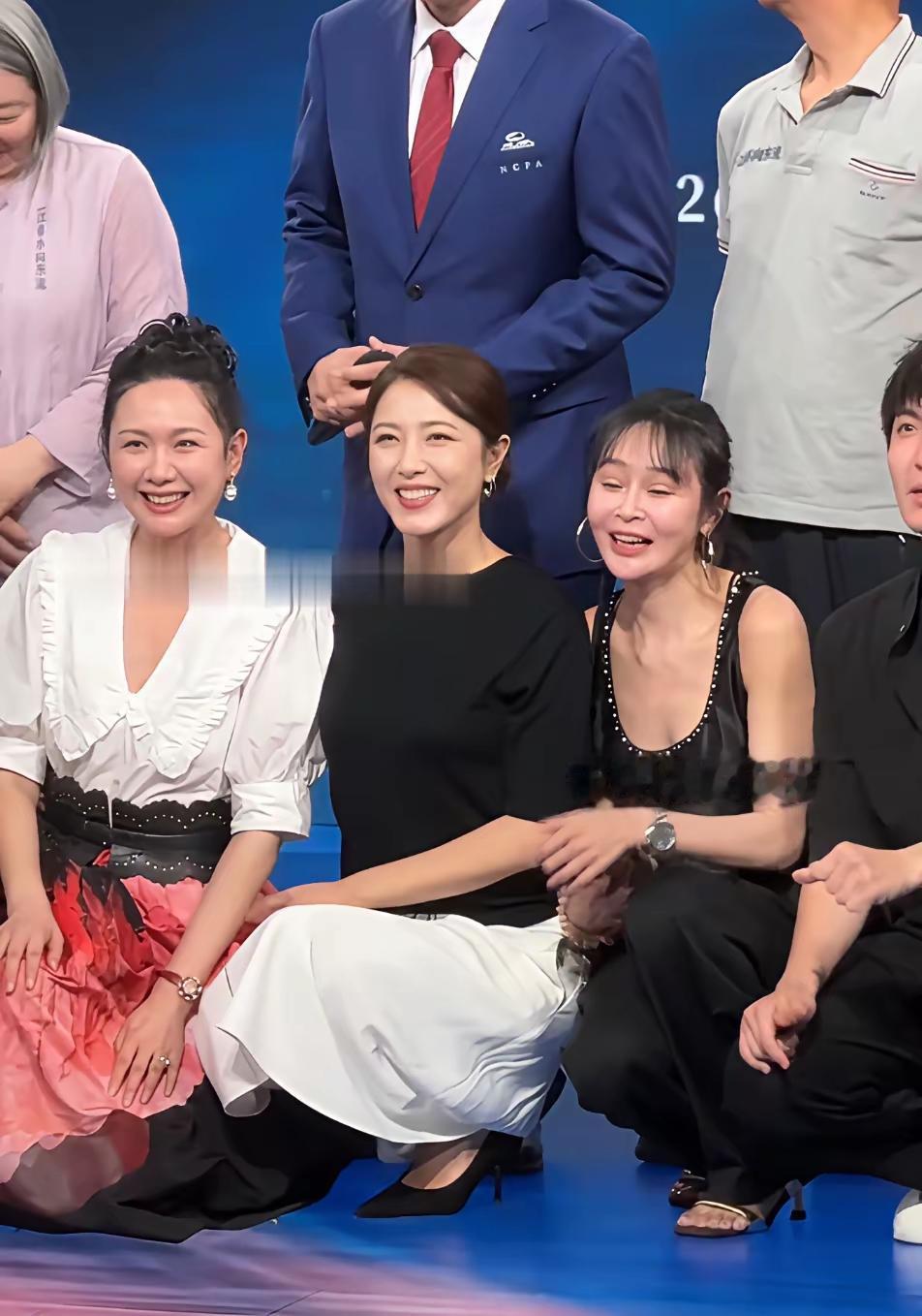 都说曾黎漂亮说是她们班里最漂亮的班花以前毫不感冒现在再看，才知道以前总觉