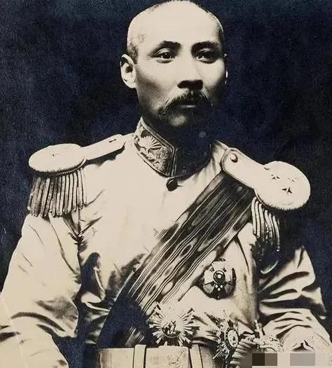 1929年，吴佩孚夫人的丫鬟翠香才十几岁，竟然怀了老爷的孩子，为了避免闹出丑闻，