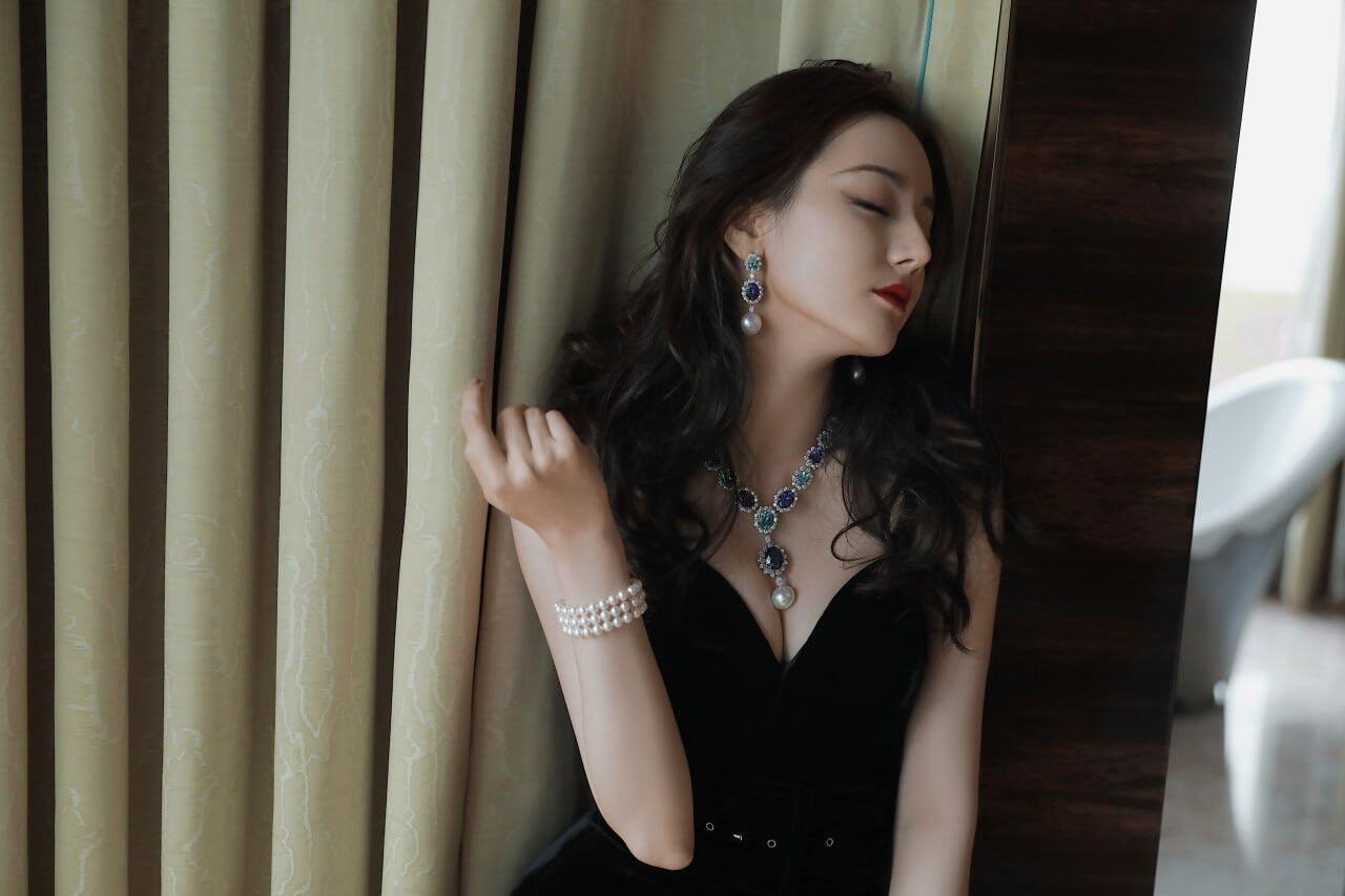 迪丽热巴的眼神好销魂