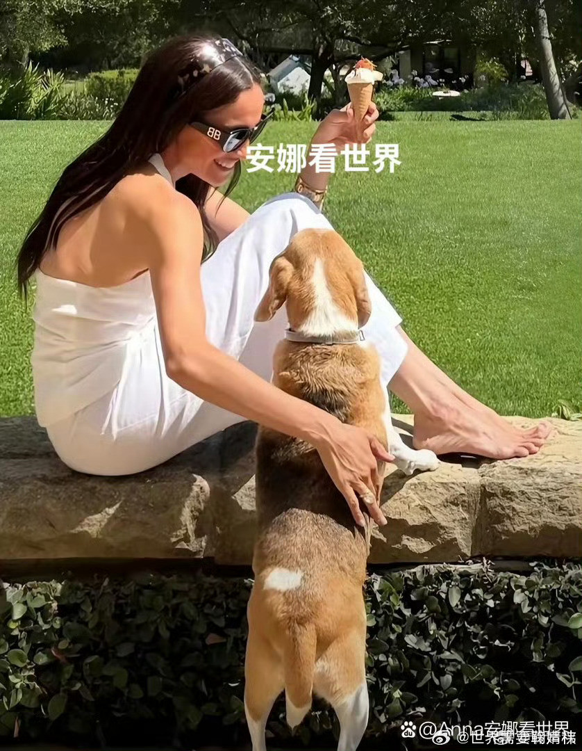 梅根给自己P图，结果没p好整出了六根脚趾