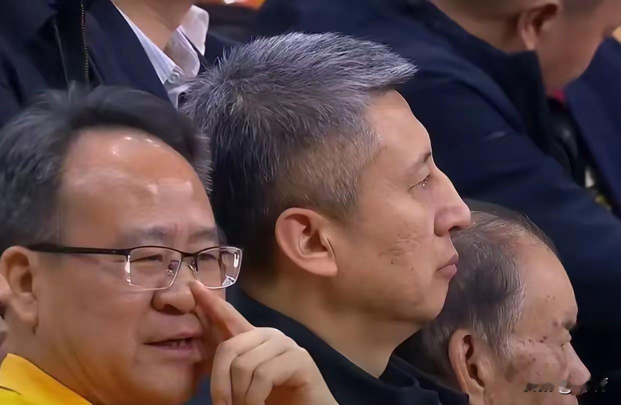 郭士强到现场观看东莞和广州的广东德比大战，释放三大信号：1.主要考察徐杰、