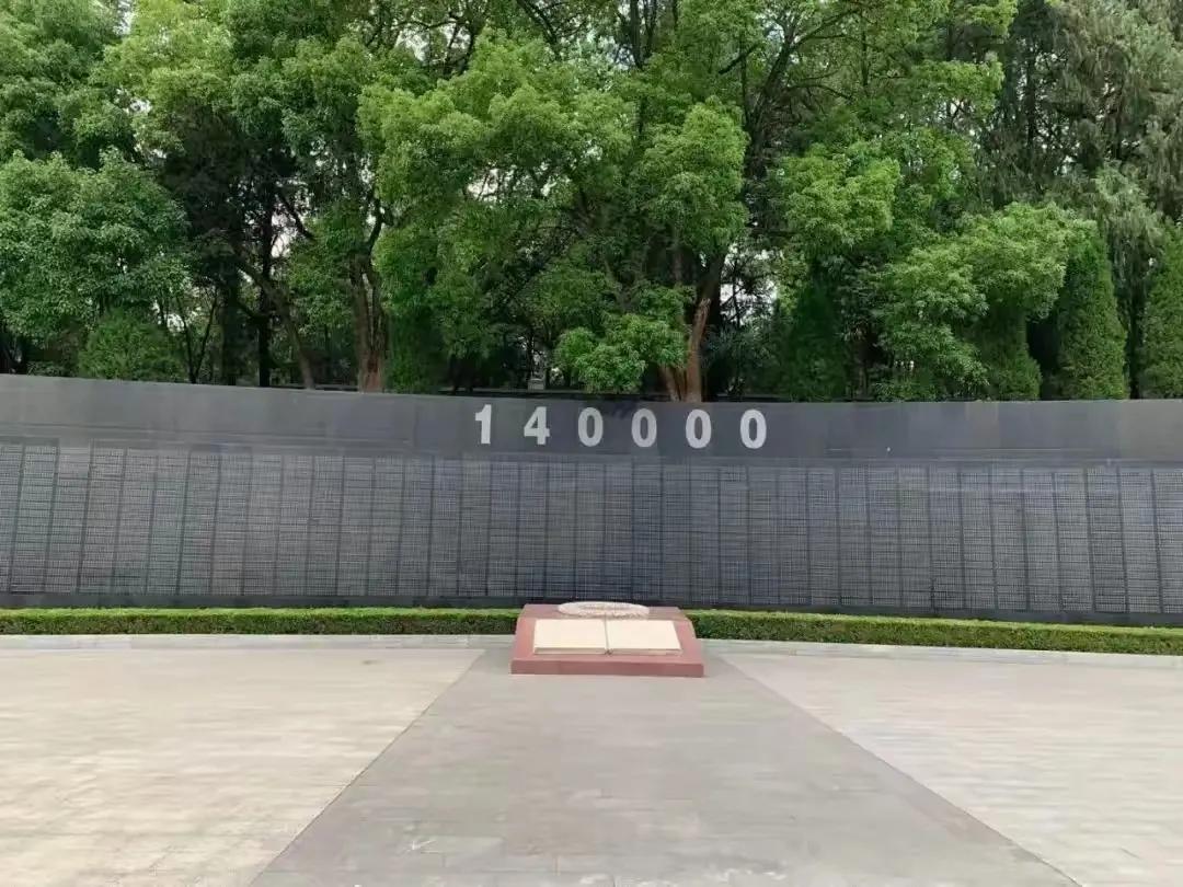 湖北红安，才是红色革命纪念地。当年红军转移后红安血流成河，14万民众被国民党反动