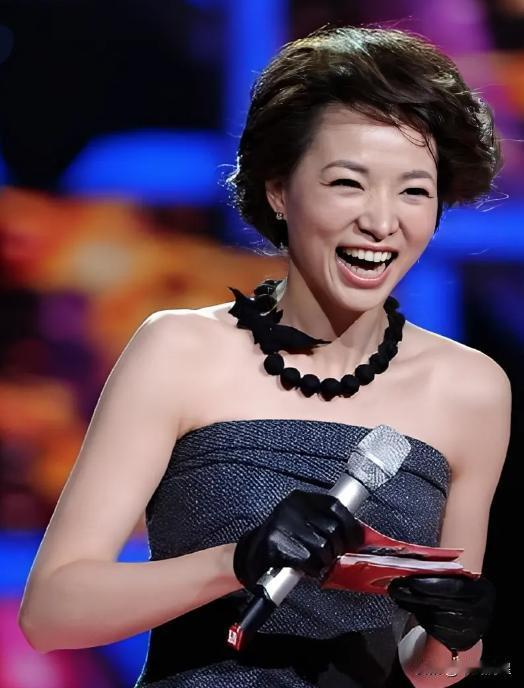 2001年，程前妻子王越发现，丈夫与一个漂亮姑娘有染，规劝不成后愤而离婚。后面程