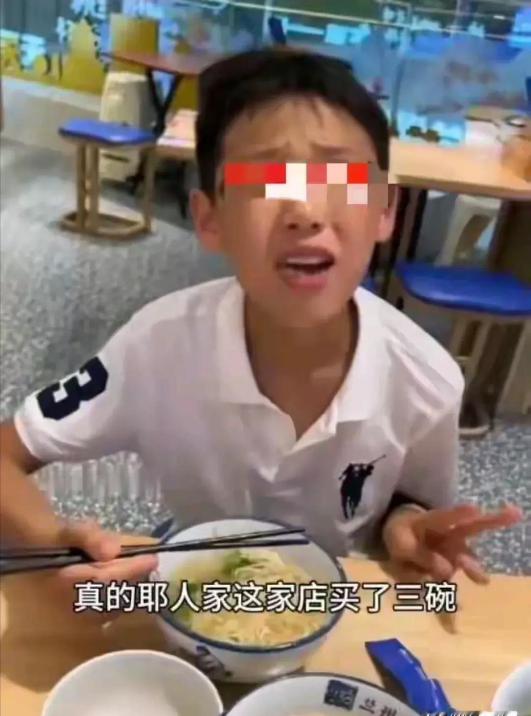 6月25日，河南，女子带着3个孩子去吃牛肉面，一看店家免费续面，可把她乐