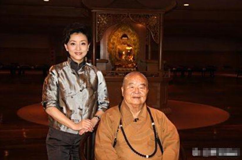 2009年，杨澜采访星云大师时，抛出了一个犀利的问题：“以前大家都说佛渡有缘人，