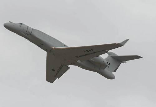 美军突然出动大杀器！过去24小时内，两架最新型EA-37B电子战飞机完成部署，这