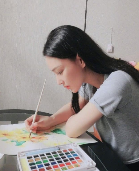 当年，大明星张馨予准备和月工资只有5000的何捷结婚，何捷父亲给他下命令：戏子不