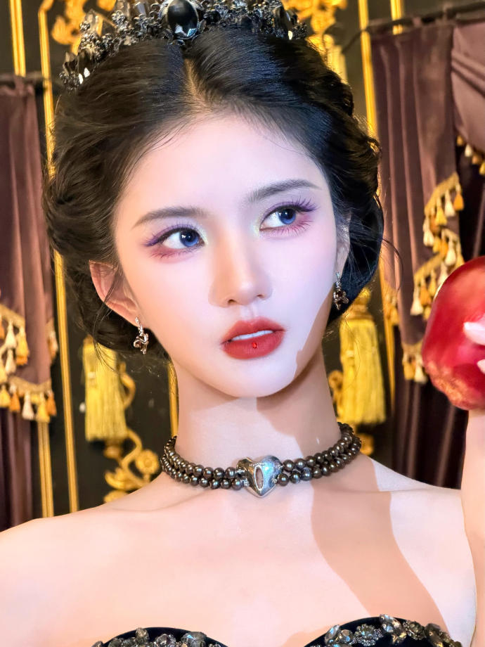 刘些宁的吸睛脸好顶​