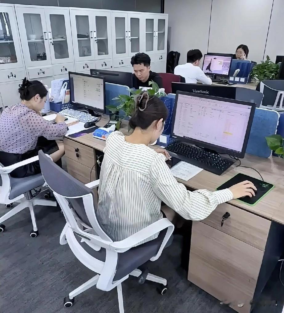 面试了一个候选人，方方面面都挺合适，唯独在背调的时候踩了公司的红线：和前任公司发