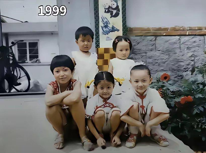 5姐妹变化好大啊，中间的大美女级别的，可惜没有拼出弟弟。