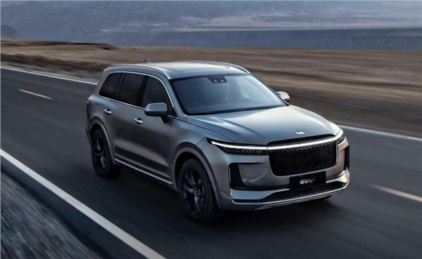 【理想高管称三缸机了代价太大】日前，理想汽车产品线负责人汤靖发文称，有粉丝问他，