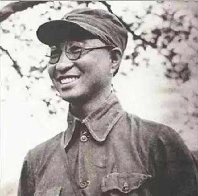 1955年授衔，陈赓看着自己的大将军衔陷入沉思，他前面两人，一个用5000大洋救