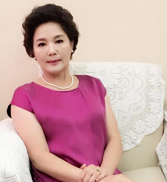 国家一级演员杨青离婚二十三年，一直跟前夫住对门，2017年，前婆婆离世的时候她连