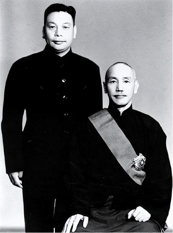 最近蒋家那边又传出消息，有后人站出来公开喊话，想把蒋介石和蒋经国的两口棺椁迁回大