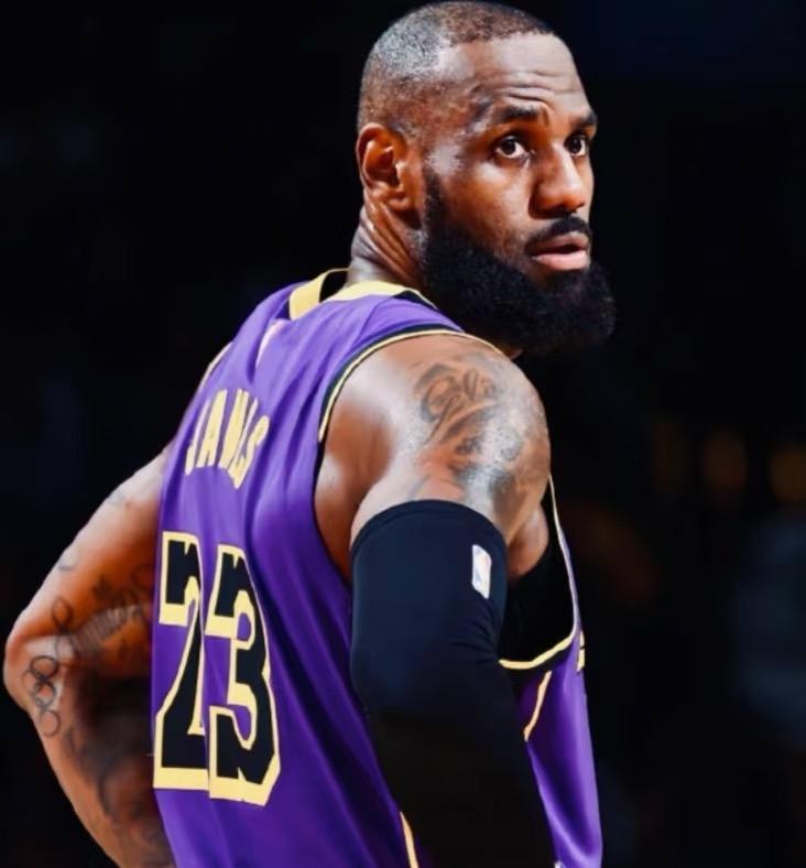 詹姆斯不打，湖人7胜2负西部第二！现在的湖人可以说是一支真正的强队了，因为在