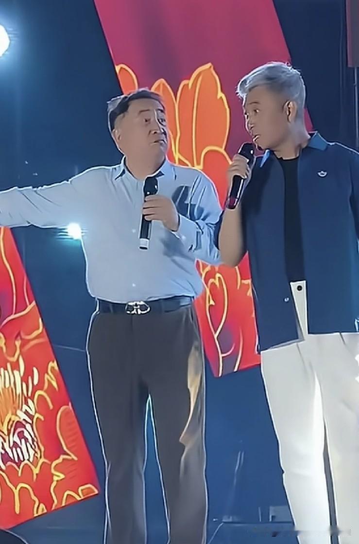 网上吵翻！姜昆当年改编红歌作为反面教材示范，和这次郭德纲改编事件性质能放在一块比