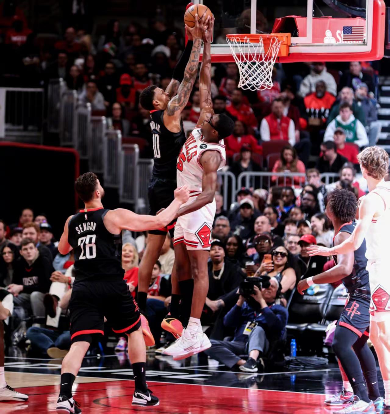 火箭翻车124-132不敌公牛，数据不会说谎，这三人尽力了西部强队打不过，东部