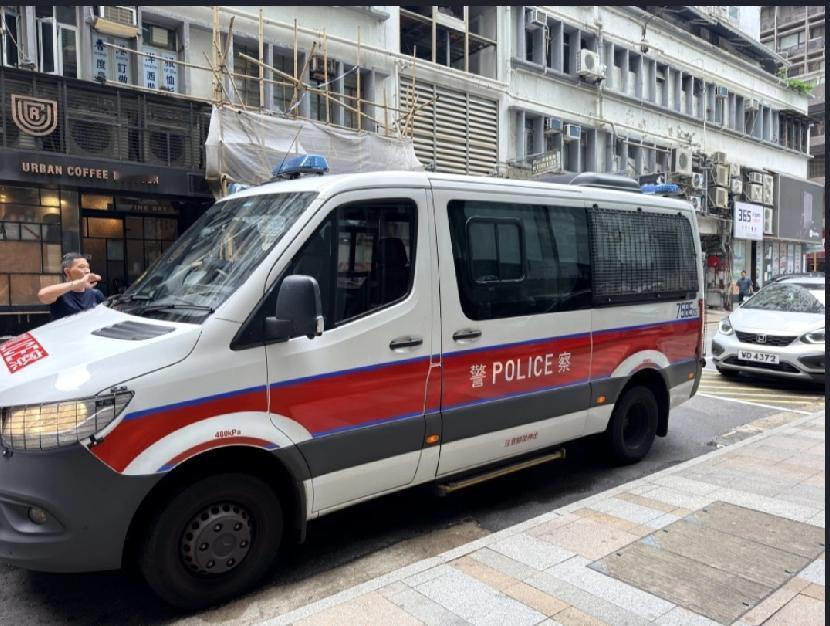 今日（21日）下午12时34分，香港弥敦道54至64B号美丽都大厦一宾馆内，一名